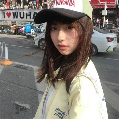 穿风信子蓝的少女
